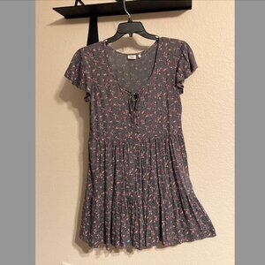 TRUE CRAFT Tiered Dress in Gray with Pink Floral Print Size M